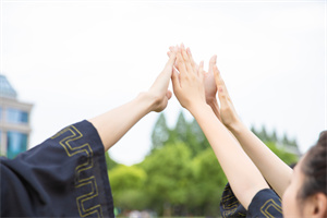 西北政法大學(xué)在職研究生.jpg 西北政法大學(xué)在職研究生.jpg