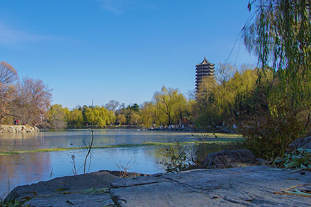 北京大學未名湖.jpg